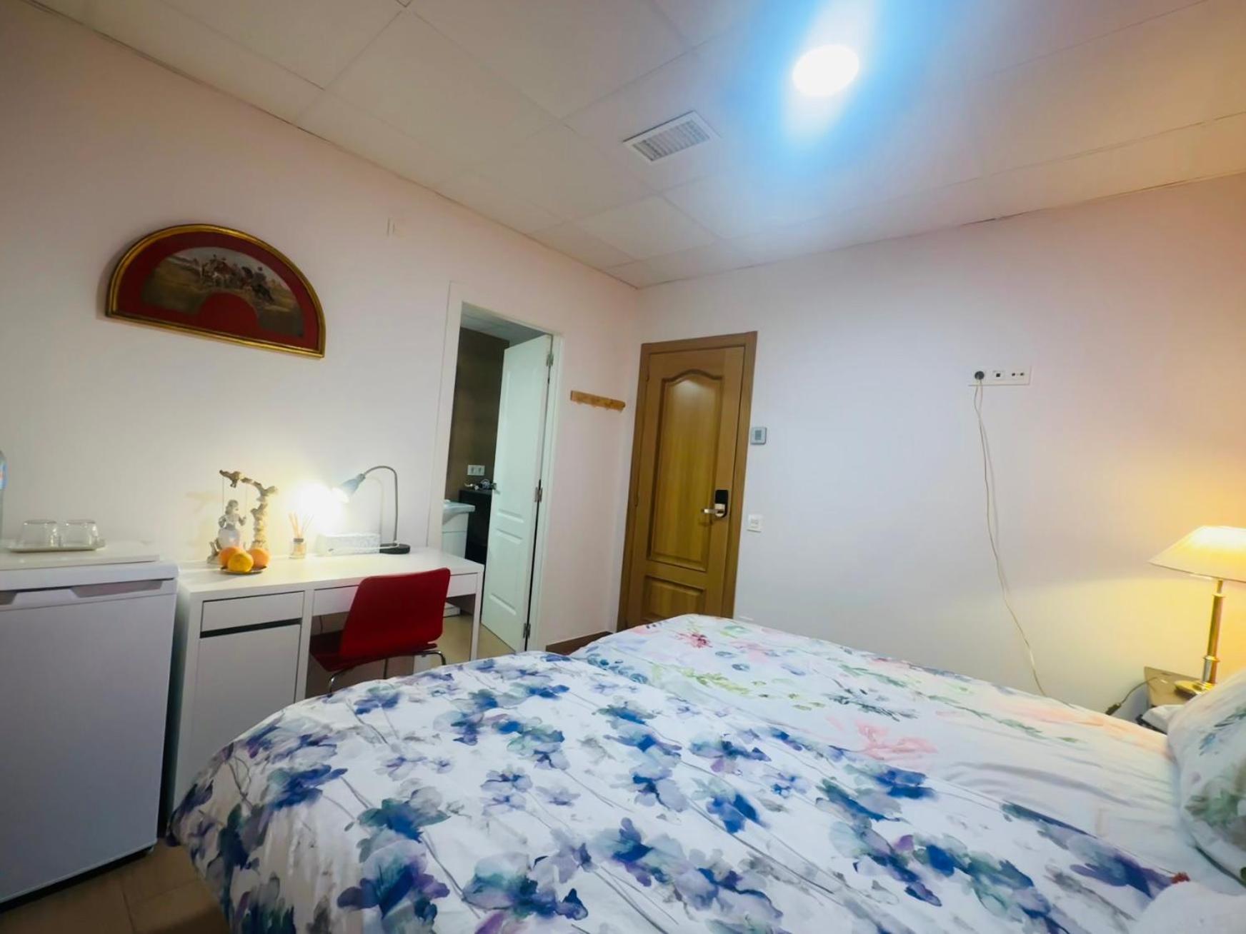 Mirador 2 Del Mercado Central - Habitacion Con Bano Privado En El Centro De La Ciudad Vella Valencia Eksteriør billede