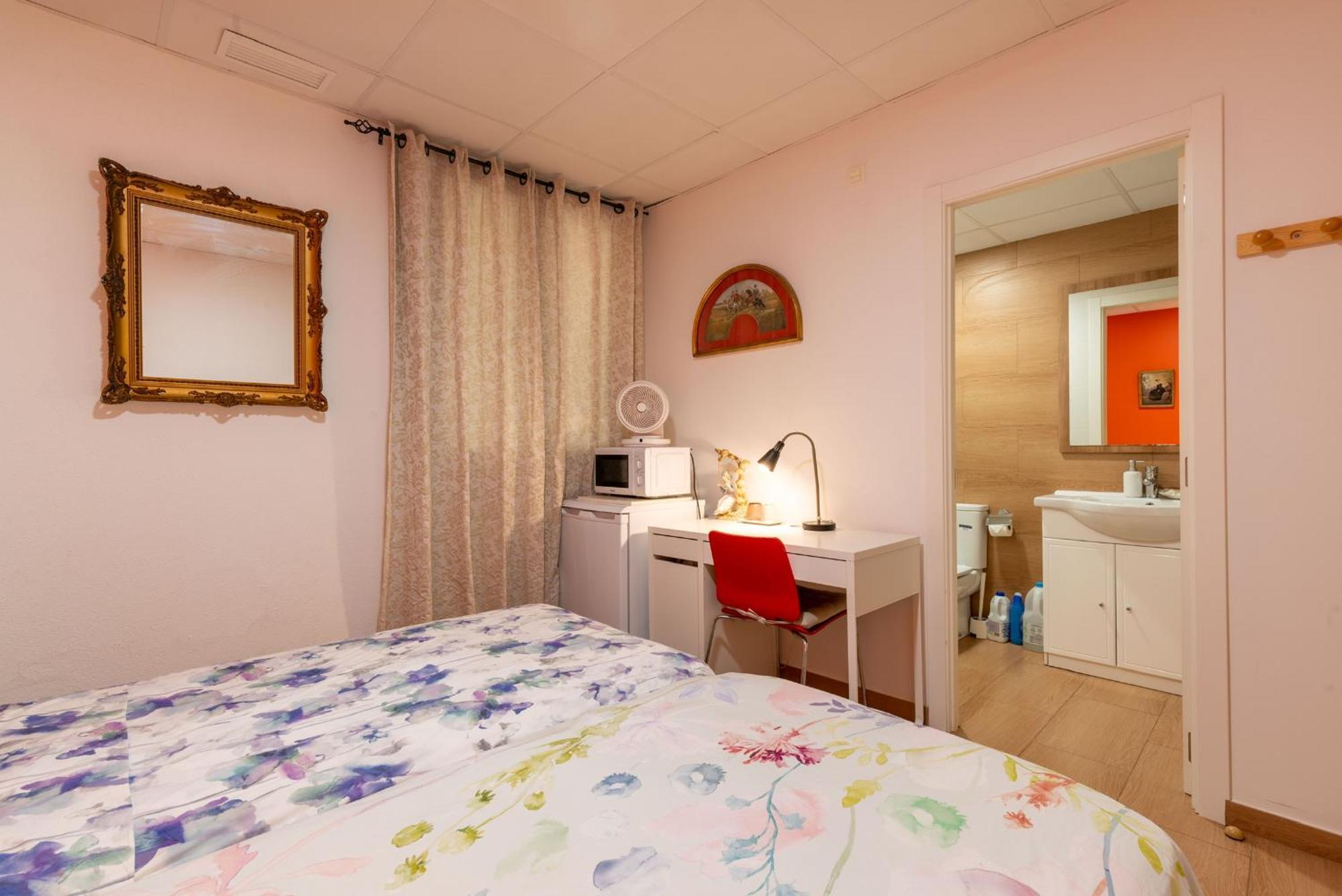 Mirador 2 Del Mercado Central - Habitacion Con Bano Privado En El Centro De La Ciudad Vella Valencia Eksteriør billede